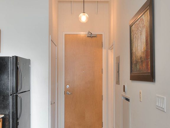 3rd image of 410 King St W #108