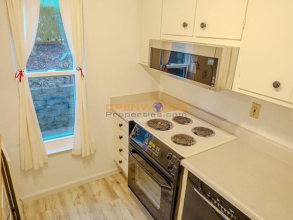 5th image of 1501 Skycrest Dr APT 2