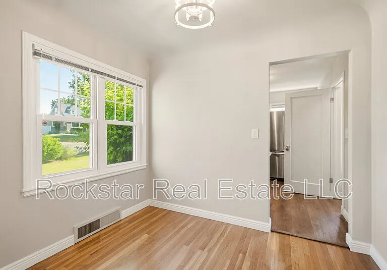 3027 W Cleveland Ave — Photo 6