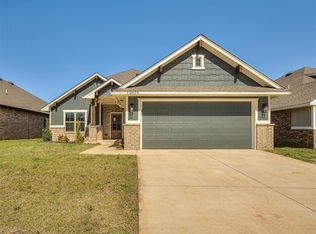 12425 Dolche Vita Dr, Yukon, OK 73099
