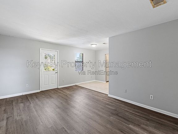4th image of 1925 1/2 Wrightsboro Rd APT B