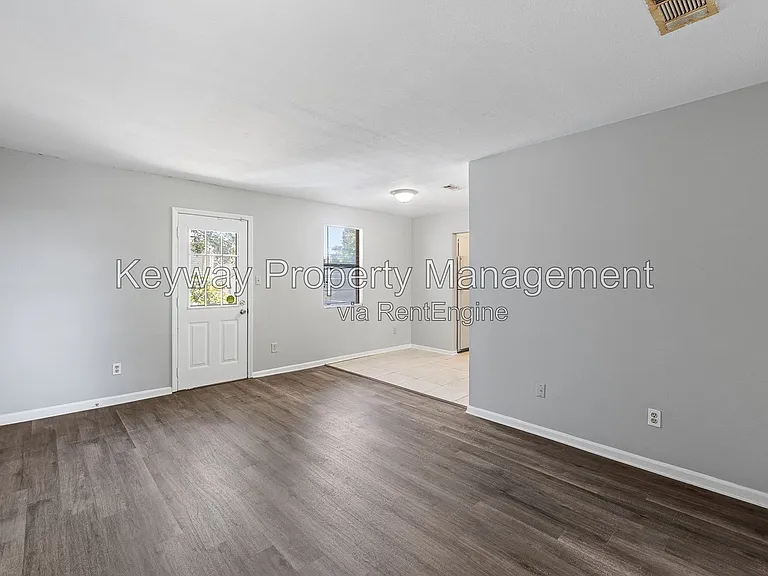 1925 1/2 Wrightsboro Rd #B — Photo 4
