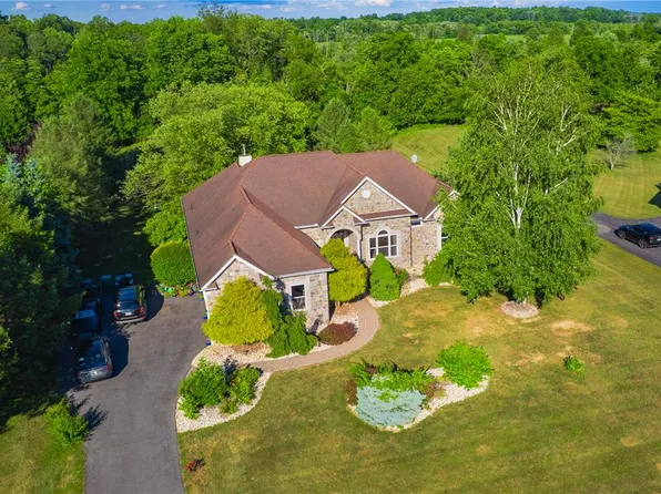 123 Chase Hollow Dr, Nazareth, PA 18064