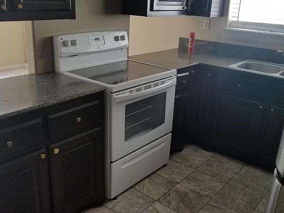 4th image of 812 N 47th St