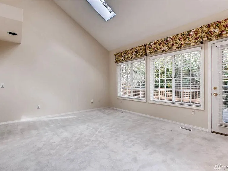 4118 209th Pl NE — Photo 8
