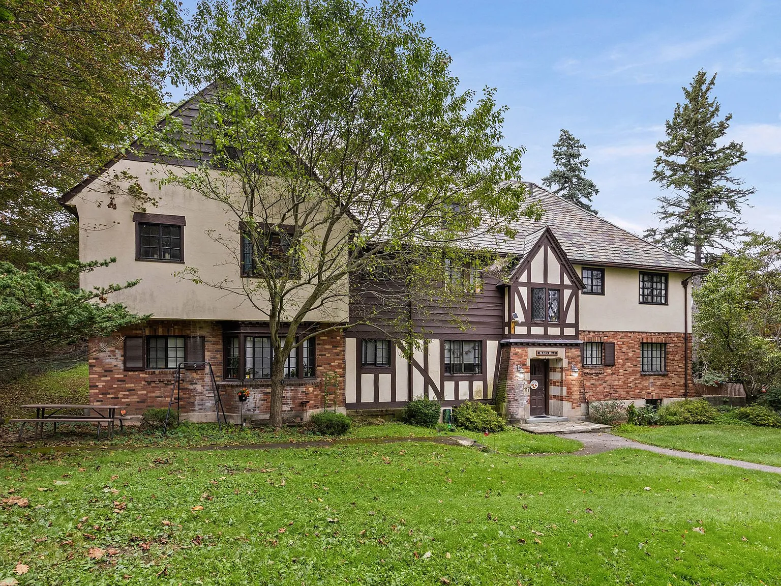 125 Highland Parkway — Photo 3