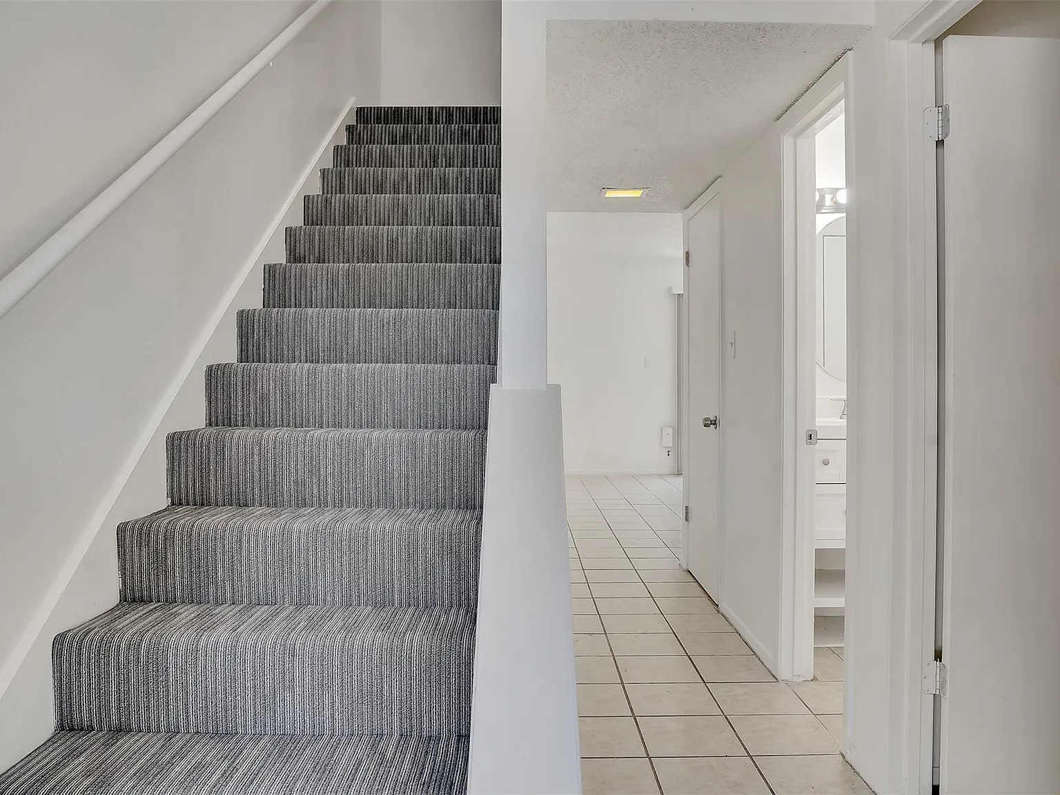 3 bed, 2.0 bath, 1181 sqft, $1,650 — Photo 4