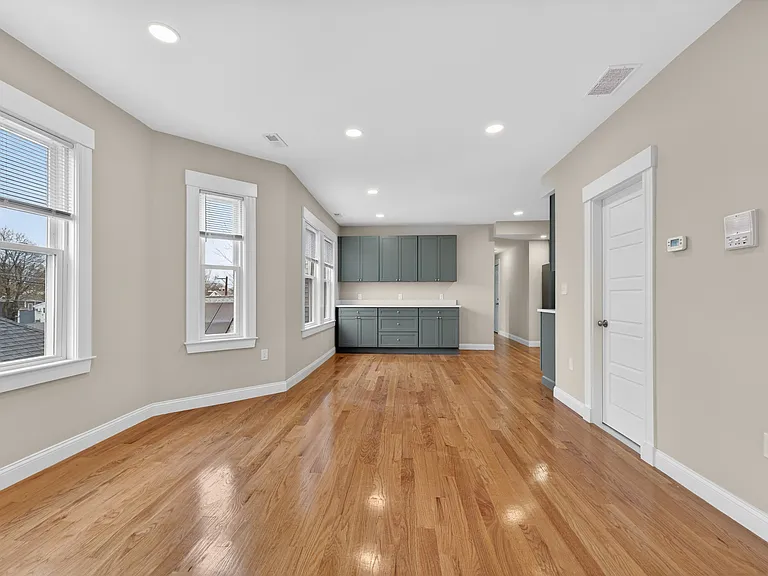 42 Almont St #STREET2L — Photo 3