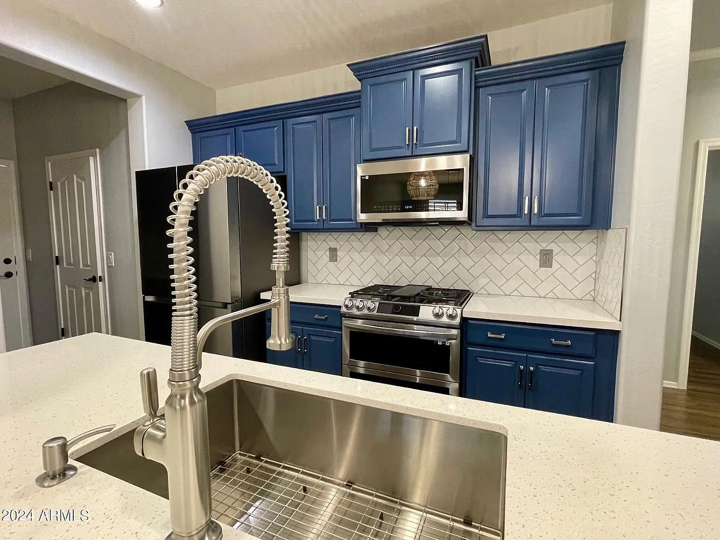 4 bed, 3.5 bath, 1959 sqft, $2,790 — Photo 3