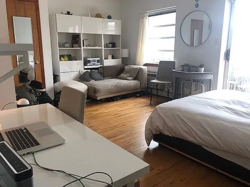 127 Bedford Ave #4R