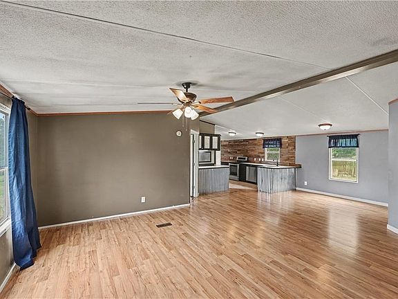2nd image of 602 Ratz St
