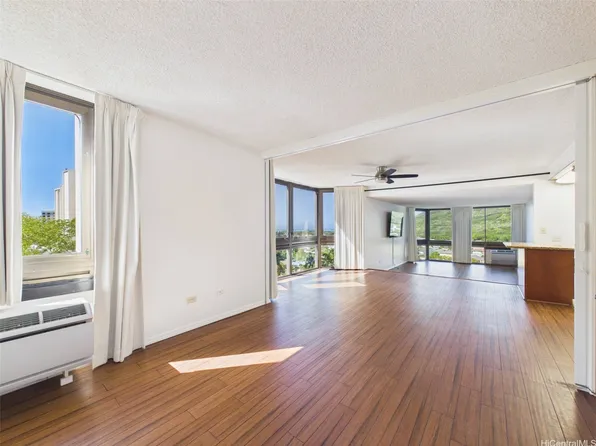521 Hahaione St #29L, Honolulu, HI 96825