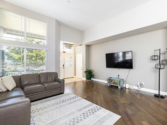 4th image of 8119 Luisa Way