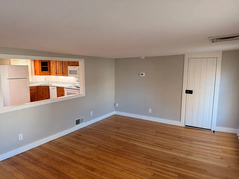 Living Room looking through to kitchen