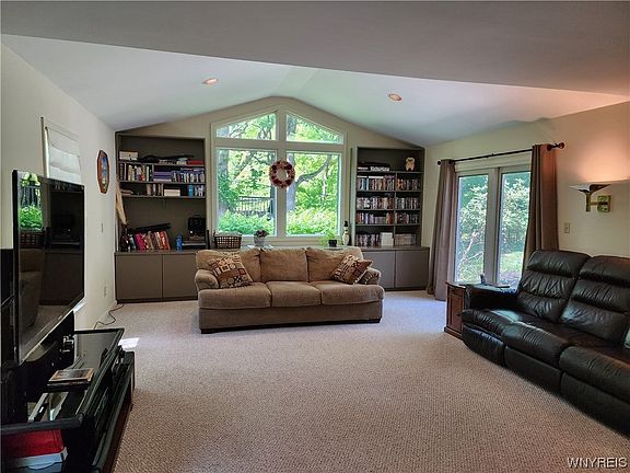 2nd image of 19 Timberlake Dr