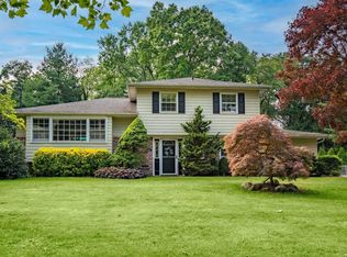 103 Buttercup Ln, Huntington, NY 11743