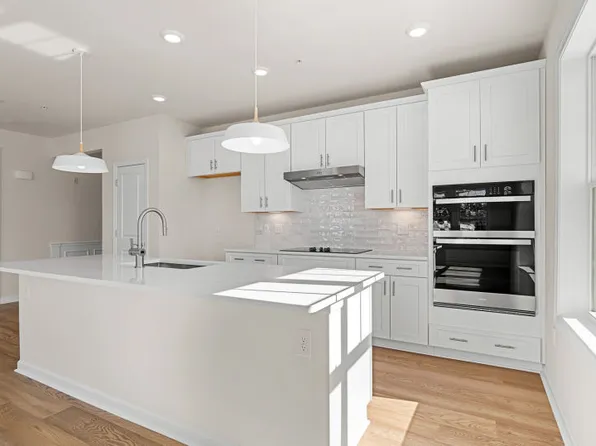320 Martins Lndg #401, North Reading, MA 01864