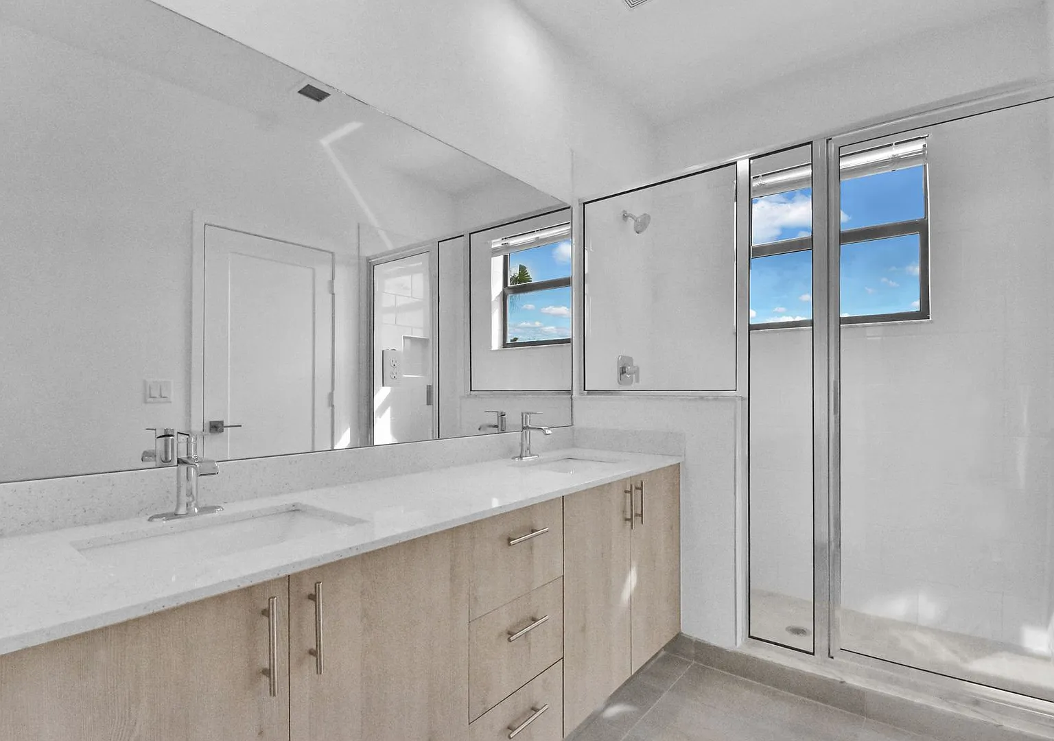Palm Aire Luxury 4BR Smart Home with Private Yard & 2-Car Garage! — Photo 4