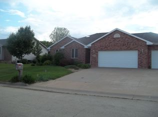 2255 Yorktown Rd, Dubuque, IA 52002