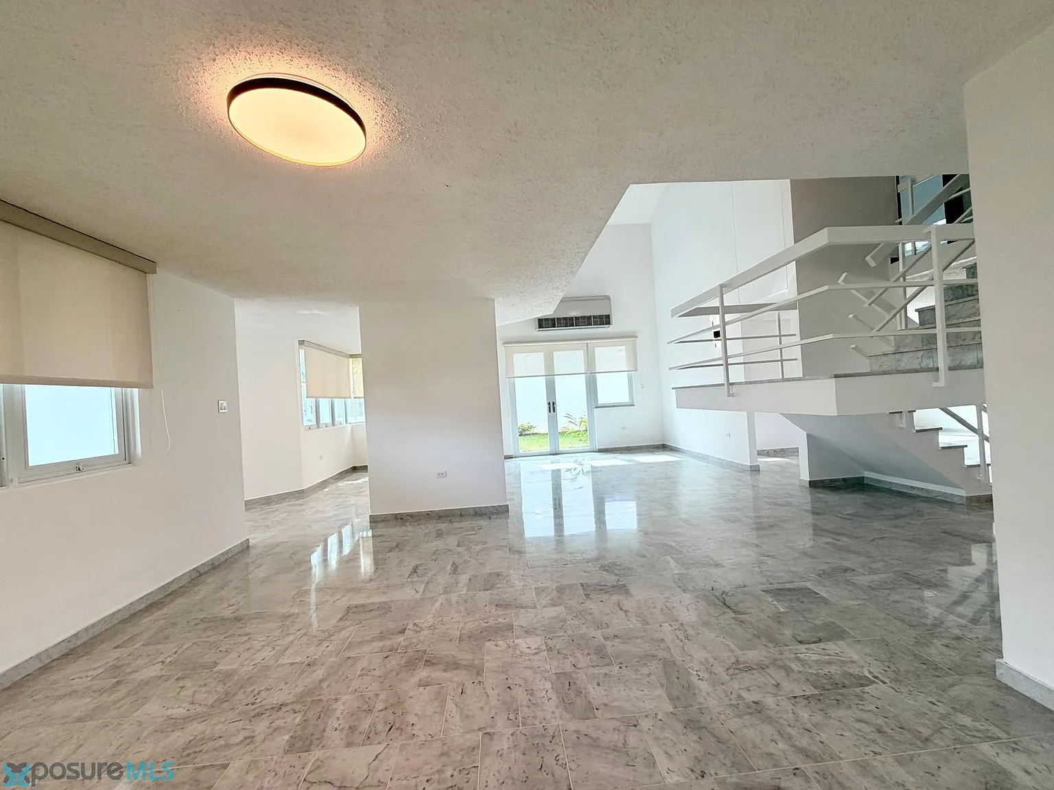 5 bed, 4.5 bath, 4500 sqft, $8,400 — Photo 3