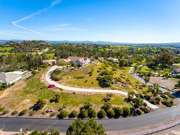 2nd image of 3333 Bienaventura Dr