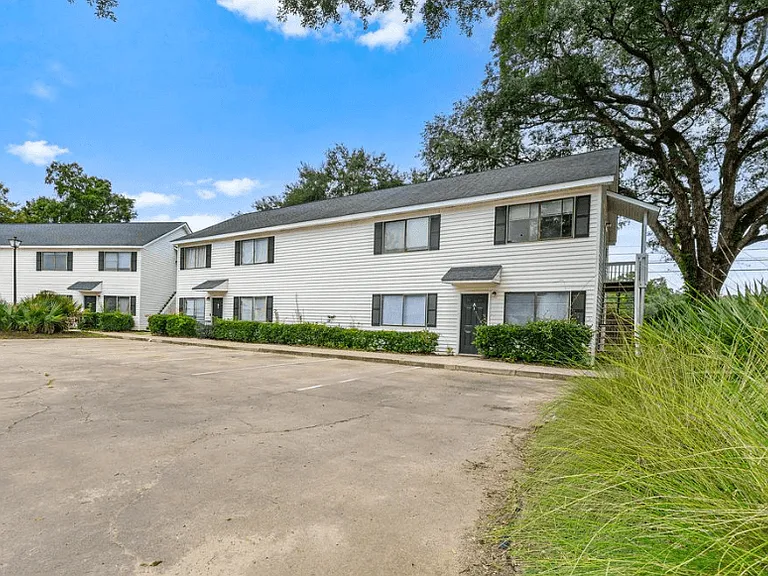Central Oaks Apartments — Photo 23