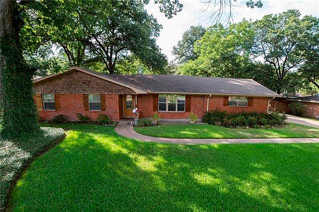 1st image of 1200 Oaklawn Dr