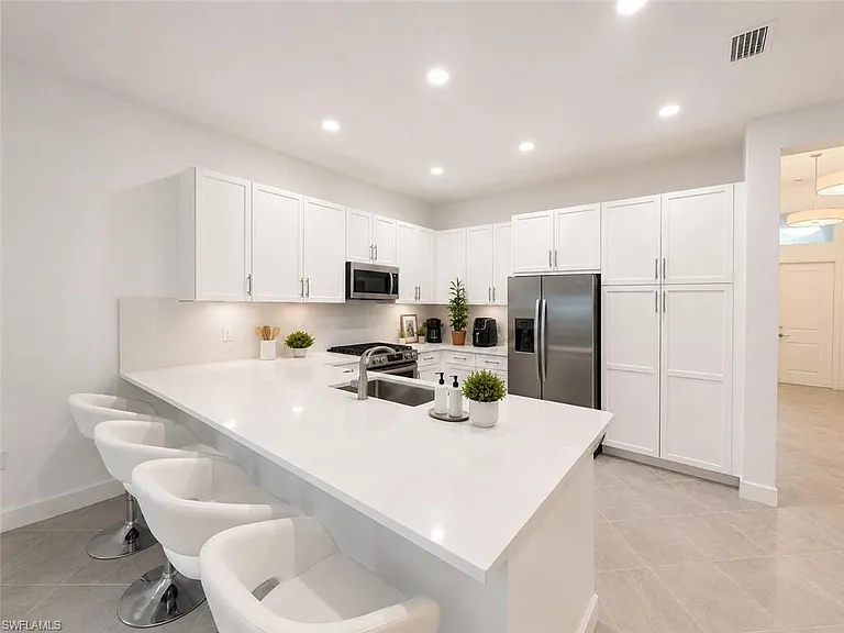 20202 Ainsley St — Photo 7