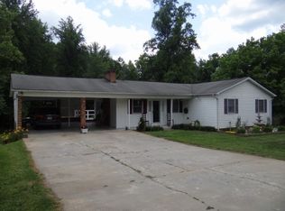 2696 Tuthill Dr, Lenoir, NC 28645