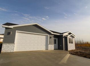 1930 35th St NW, Minot, ND 58703
