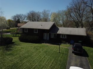 55 Round Hill Rd, Henrietta, NY 14467