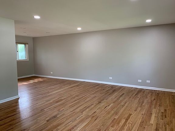 4th image of 4060 Victoria Dr