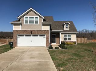 1006 Secretariat Ct, Burns, TN 37029