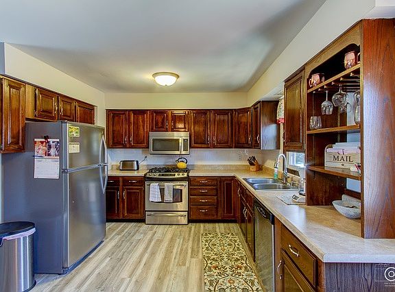3rd image of 915 N 13th St