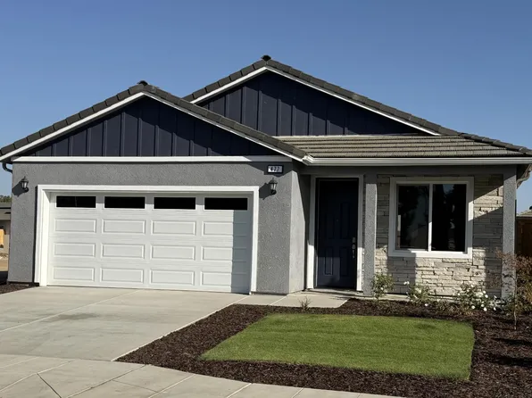 477 W Gibson Ave, Clovis, CA 93612