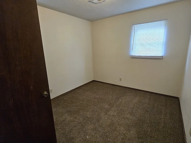 Crest Dr — Photo 9