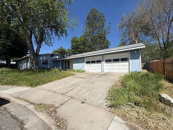2nd image of 2740 N Welford Pl