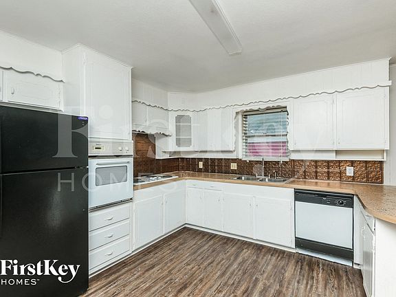 5th image of 220 Hallbrook Dr