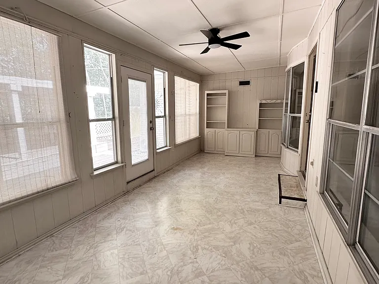 401 Lake Louise Ct — Photo 39