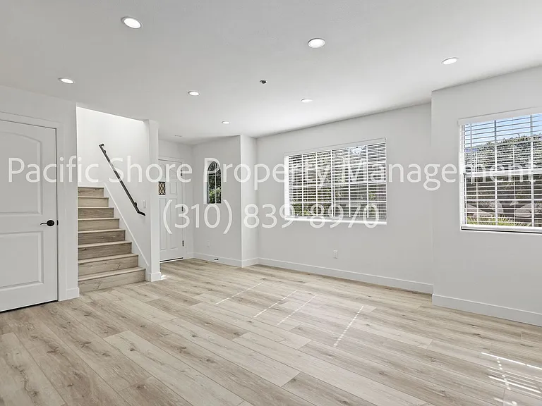 Montrose Apartments — Photo 3