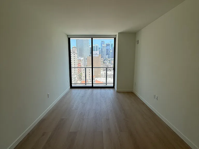 529 NE 1st Ave #A1 — Photo 5