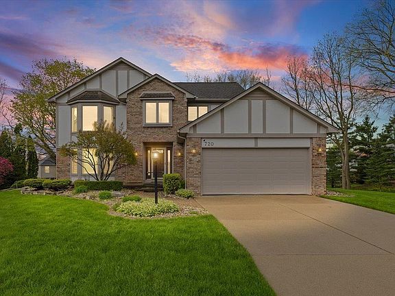 2nd image of 720 Essex Dr
