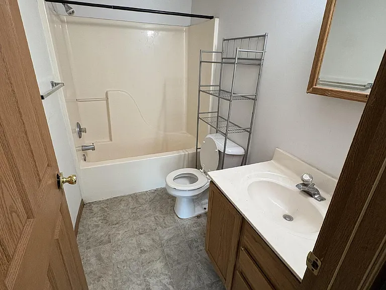 1602 Paris Rd #6 — Photo 5