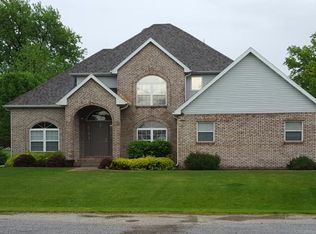 7 Hedgewood Ests, Sullivan, IL 61951