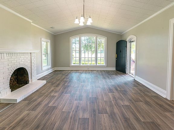 3rd image of 318 Summerland Ave