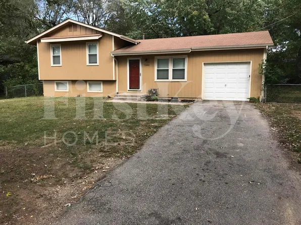 7200 NW 75th St, Kansas City, MO 64152