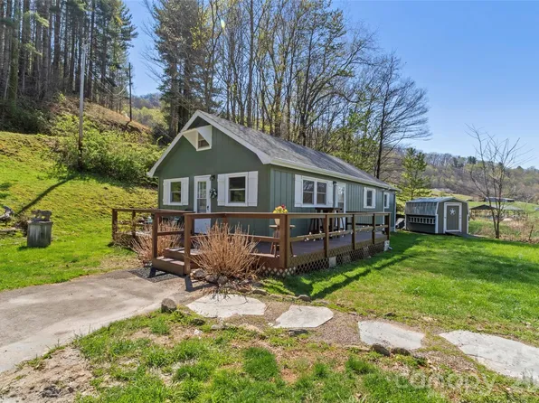 24 Baldridge Dr, Burnsville, NC 28714