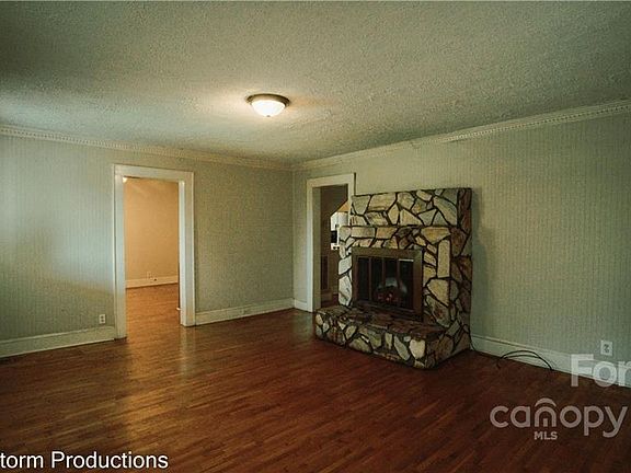 4th image of 113 Elizabeth St NE