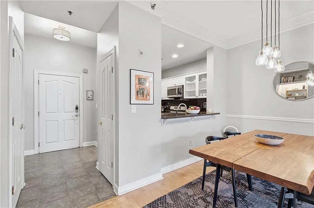 1 bed, 1.0 bath, 970 sqft, $2,500 — Photo 2