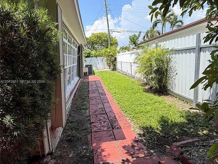 4175 SW 87th Ave — Photo 19